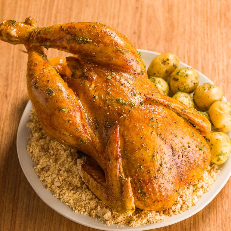 FRANGO INTEIRO CAIPIRA DE 1,5 KG A 3,5 KG