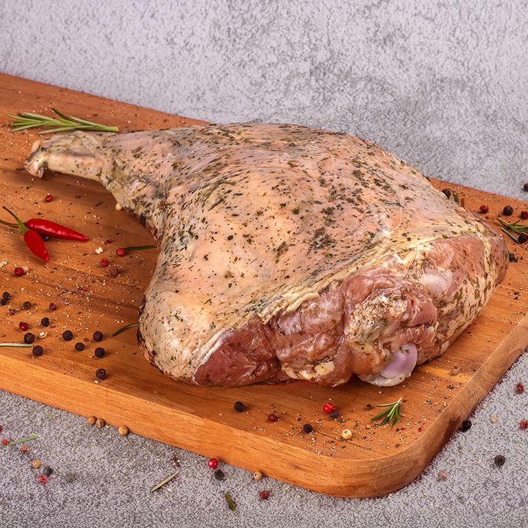 PERNIL DE CORDEIRO TEMPERADO DE 1,7KG A 2,5KG