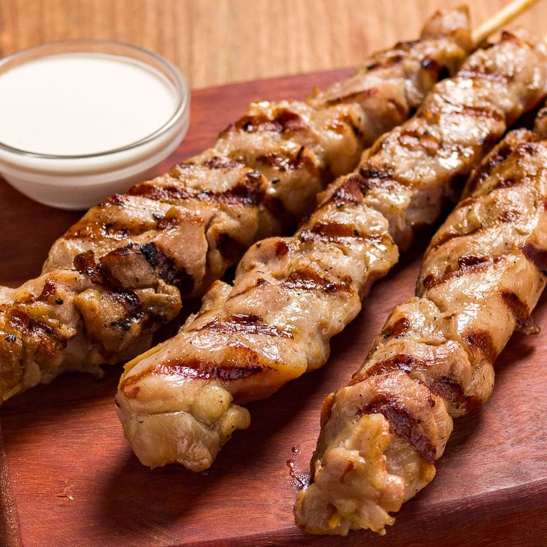ESPETINHO DE COXA E SOBRECOXA DE FRANGO 900G